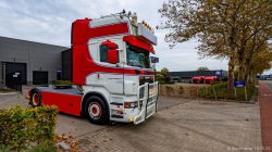 20251019-Tom-Holding-00055